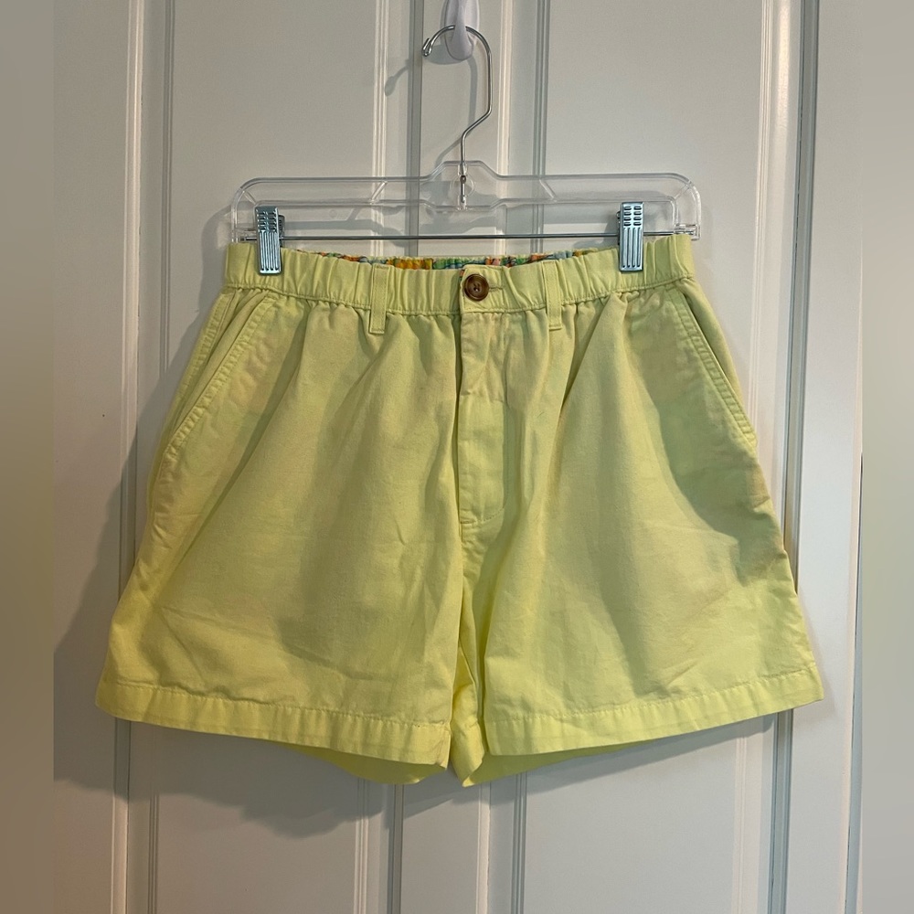 Men’s Yellow Chubbies. Size Medium.